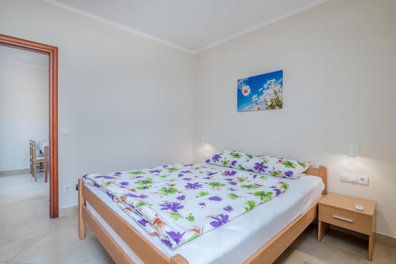 Josip Apartment *